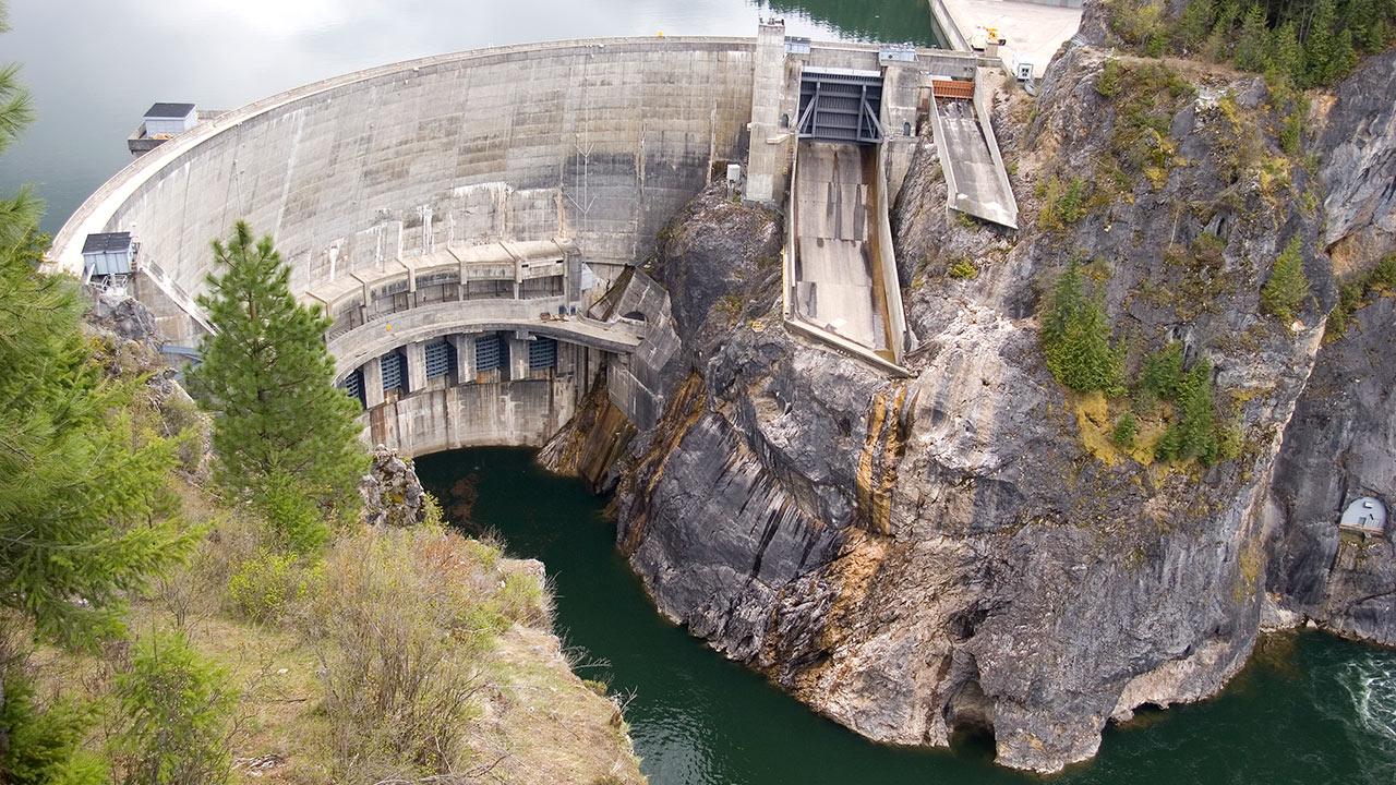 Vue aérienne d’un barrage que Tetra Tech a aidé à construire