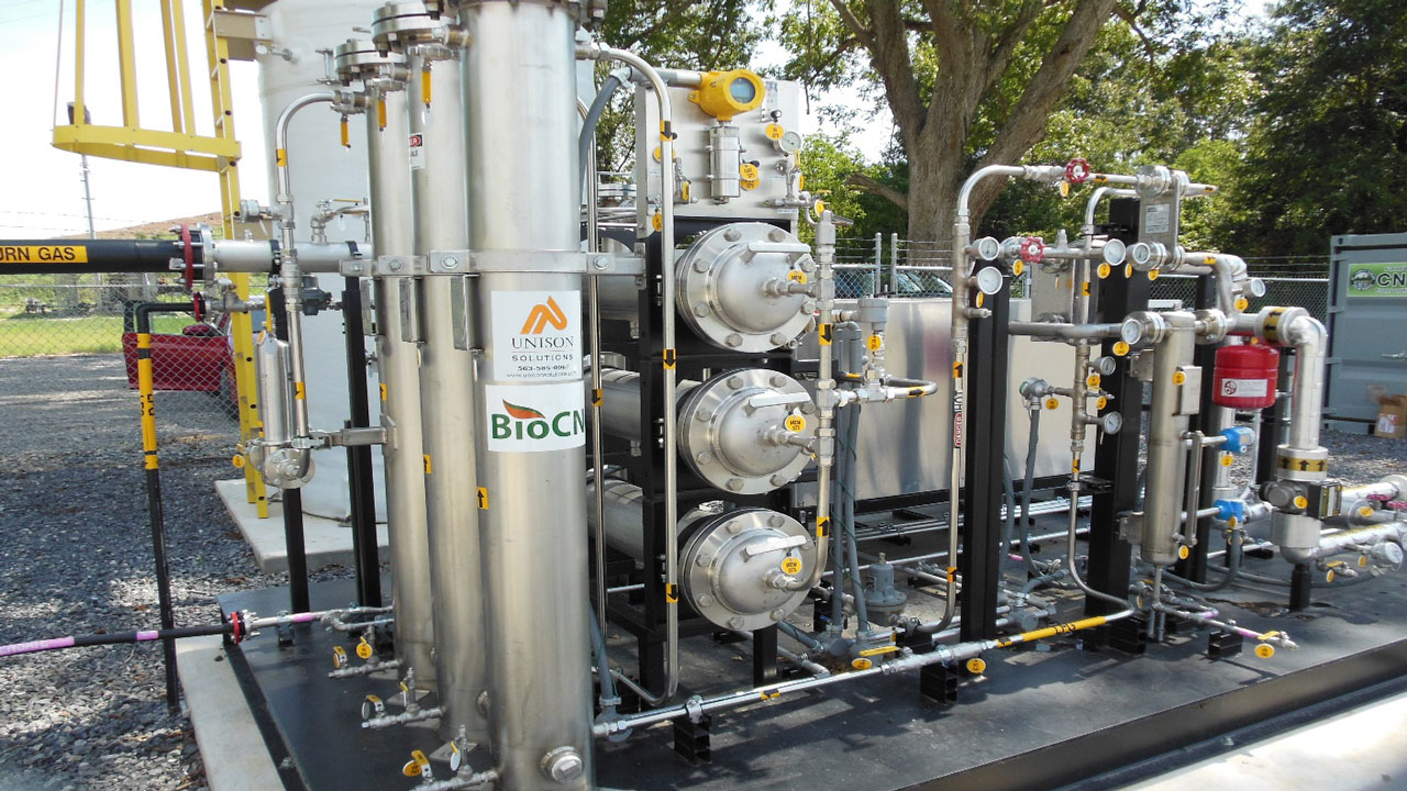 Vue en angle d’un système BioCNG qui transforme le biogaz en GNR utilisable comme carburant pour les véhicules