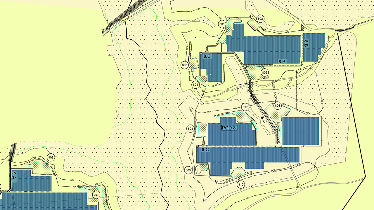 Dessin d’aménagement d’un site solaire (en bleu) avec des éléments topographiques (en beige) élaboré par des ingénieurs en énergie renouvelable de Tetra Tech