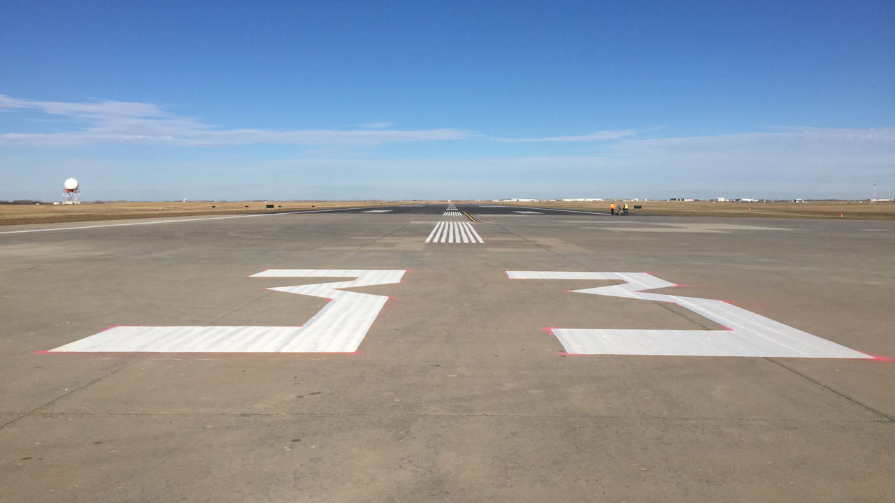 Remise en état de la piste 15-33 à l’aéroport international de Saskatoon