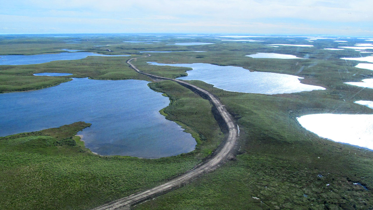 Route entre Inuvik et Tuktoyaktuk, Territoires du Nord-Ouest